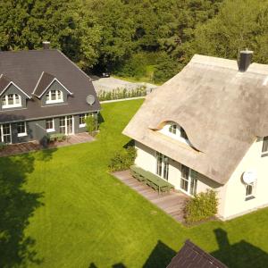 an aerial view of a house with a roof at Lieblingshof in Born