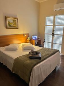 Ένα ή περισσότερα κρεβάτια σε δωμάτιο στο Hotel Elithi - O melhor custo benefício