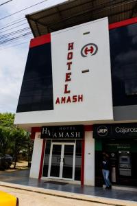 a man standing in front of a building at HOTEL AMASH Chone in San Pablo