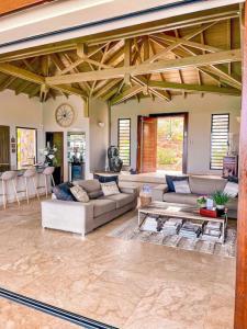 Khu vực ghế ngồi tại Villa Indigo Pearl, luxury, Orient Bay seaview +15 ảnh