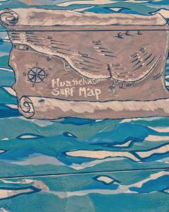 une peinture d'un panneau indiquant la carte du soleil de Hosanna dans l'établissement Huanchaco Surf Camp, à Huanchaco