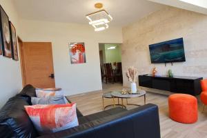a living room with a couch and a table at Apartament central frente al mar in San Felipe de Puerto Plata