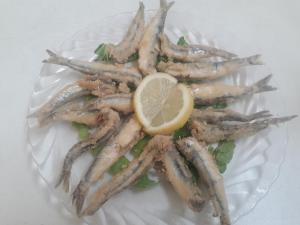 a plate of food with a lemon on it at Apartamento Playa Blanca in Melilla