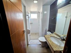 Um banheiro em CLH Suítes Foz do Iguaçu