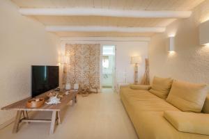 A television and/or entertainment centre at Casa Clelia