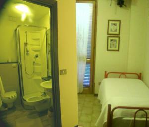 Koupelna v ubytování Albergo-Ristorante"Parco alle Noci"tra la Cascata delle Marmore,Labro e valle Santa di S Francesco