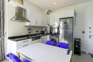 Imagen de la galería de Residence w Balcony and Shared Pool 7 min to Coast, en Mahmutlar