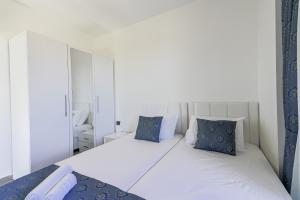 Imagen de la galería de Residence w Balcony and Shared Pool 7 min to Coast, en Mahmutlar