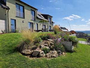 Vonkajšia záhrada v ubytovaní CHALET HOUBOVÝ VRCH