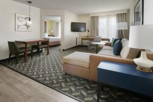 TV a/nebo společenská místnost v ubytování Residence Inn Dallas Addison/Quorum Drive