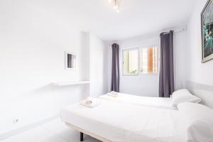 Postel nebo postele na pokoji v ubytování Carlos V 3-A Apartment Levante Beach