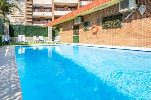 Bazén v ubytování Carlos V 3-A Apartment Levante Beach nebo v jeho okolí