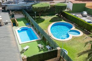 Bazén v ubytování Carlos V 3-A Apartment Levante Beach nebo v jeho okolí