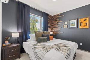 Posezení v ubytování Brand New 3BD 2 5BTH Triplex Unit Near Downtown