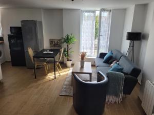 Χώρος καθιστικού στο Appartement privé à 15mn de Paris et proche Enghien les bains +31 φωτογραφίες
