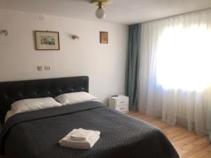 a bedroom with a bed with two towels on it at Bradul in Sângeorz-Băi