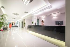 Fuajee või vastuvõtt majutusasutuses Azure Resort & Spa