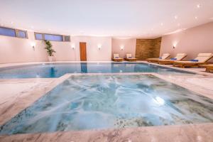 Bassein majutusasutuses Azure Resort & Spa või selle lähedal