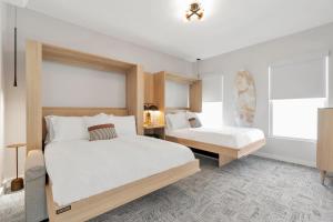 Postel nebo postele na pokoji v ubytování The St Laurent Guest Rooms + 24 fotografií