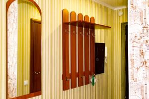 a wall with skis on a wall with a mirror at Париж in Petropavlovsk