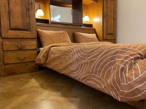 Tempat tidur dalam kamar di COEUR DE VILLE