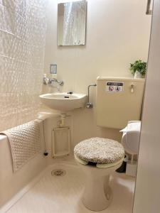 Bilik mandi di ᛃ 眠りの癒 ᛃ Cozy Apt In The Heart of Beppu 201 +20 gambar