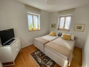 a bedroom with a bed and a flat screen tv at Ferienhaus mit Garten und Balkon in Berching