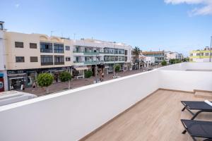 Apartamento con balcón con vistas a la calle. en Luxury Apartments Sea Sabi con garaje, en Corralejo
