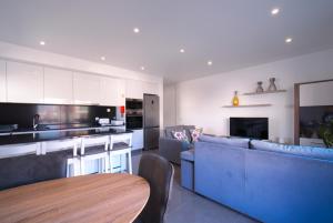 a kitchen and living room with couches and a table at Beach & Surf Lovers Apartment with AC - Baleal in Baleal