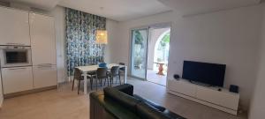 Kuchyň nebo kuchyňský kout v ubytování Villa sul mare Dambra Apartment