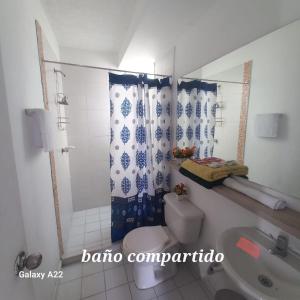 a bathroom with a toilet and a shower and a sink at HABITACION EN APARTAMENTO COMPARTIDO - VENTILADOR in Valledupar