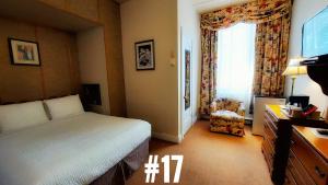 a hotel room with a bed and a window at Hotel Terrasse Dufferin in Quebec City