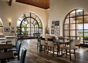 圣巴巴拉海滨度假希尔顿酒店餐厅或其他用餐的地方