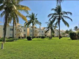 Κήπος έξω από το puente del mar, Acapulco Diamante