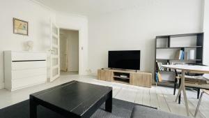 TV a/nebo společenská místnost v ubytování ApartmentInCopenhagen Apartment 1564
