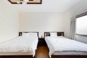 Een bed of bedden in een kamer bij Oimazato大今里民泊