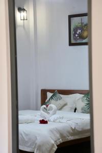 Postel nebo postele na pokoji v ubytování JE T'AIME VILLA - Khu nghỉ dưỡng nhà vườn nằm giữa thiên nhiên bao la hoa cỏ