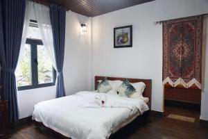 Postel nebo postele na pokoji v ubytování JE T'AIME VILLA - Khu nghỉ dưỡng nhà vườn nằm giữa thiên nhiên bao la hoa cỏ