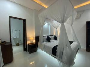 Letto o letti in una camera di Namika Villas Ubud