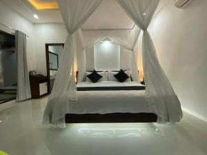 Letto o letti in una camera di Namika Villas Ubud
