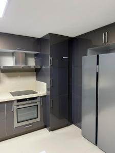 Kuchyň nebo kuchyňský kout v ubytování NEW Seaview Bachelor Apartment Privacy + Closets