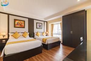 Postel nebo postele na pokoji v ubytování Hoang Minh Chau Ba Trieu Hotel