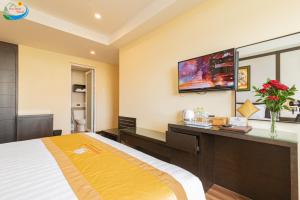 Postel nebo postele na pokoji v ubytování Hoang Minh Chau Ba Trieu Hotel