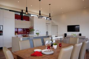 Кухня или мини-кухня в McLaren Eye
 +9 фотографий