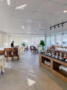 Restaurace v ubytování Hoang Minh Chau Ba Trieu Hotel