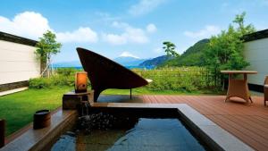 a bird bath sitting on a patio next to a pool at Fugaku Gunjo in Izu