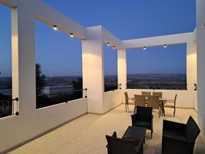 En balkon eller terrasse på וילה אקרופוליס Villa Acropolis