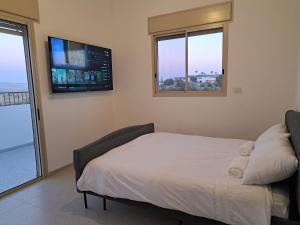 En eller flere senge i et værelse på וילה אקרופוליס Villa Acropolis