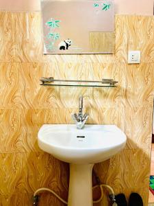 A bathroom at Hotel Tree Tops- A Serene Friendly Hotel in Sauraha
