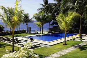 Ocean View Tulamben Dive & Resort内部或周边的泳池